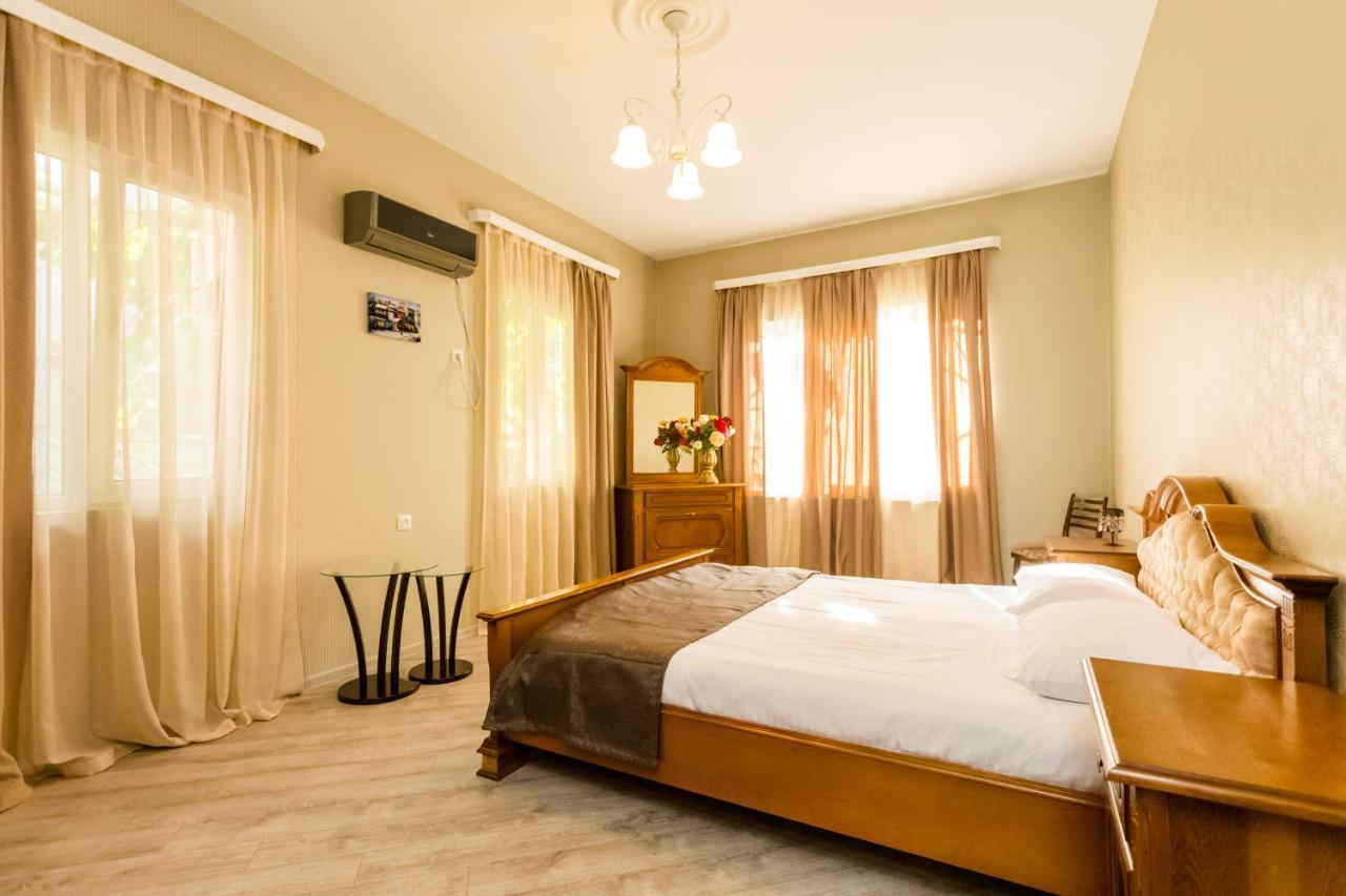 Rustaveli Two Bedroom Apartment With 5 Star Location Tbilisi Luaran gambar