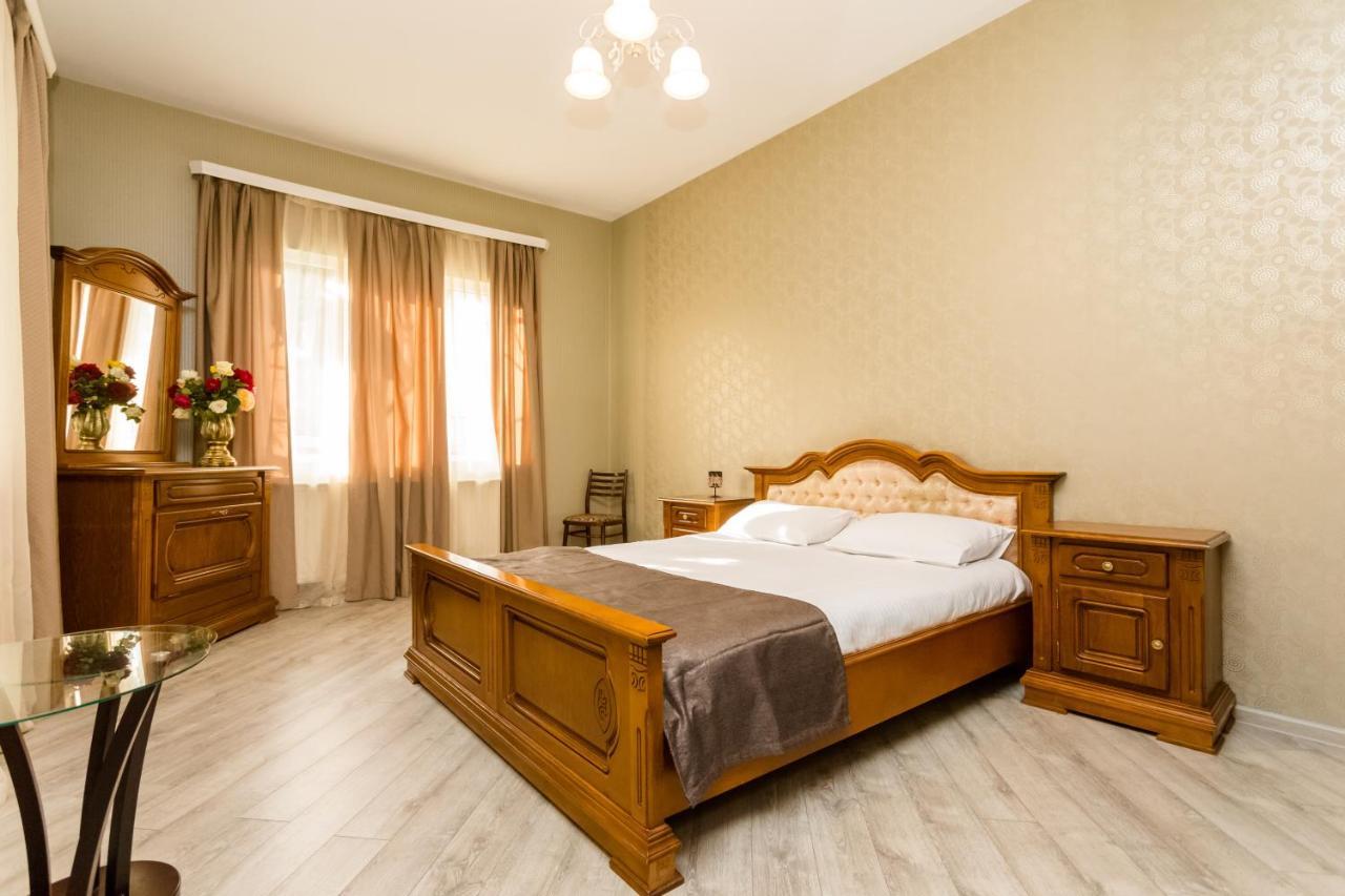 Rustaveli Two Bedroom Apartment With 5 Star Location Tbilisi Luaran gambar