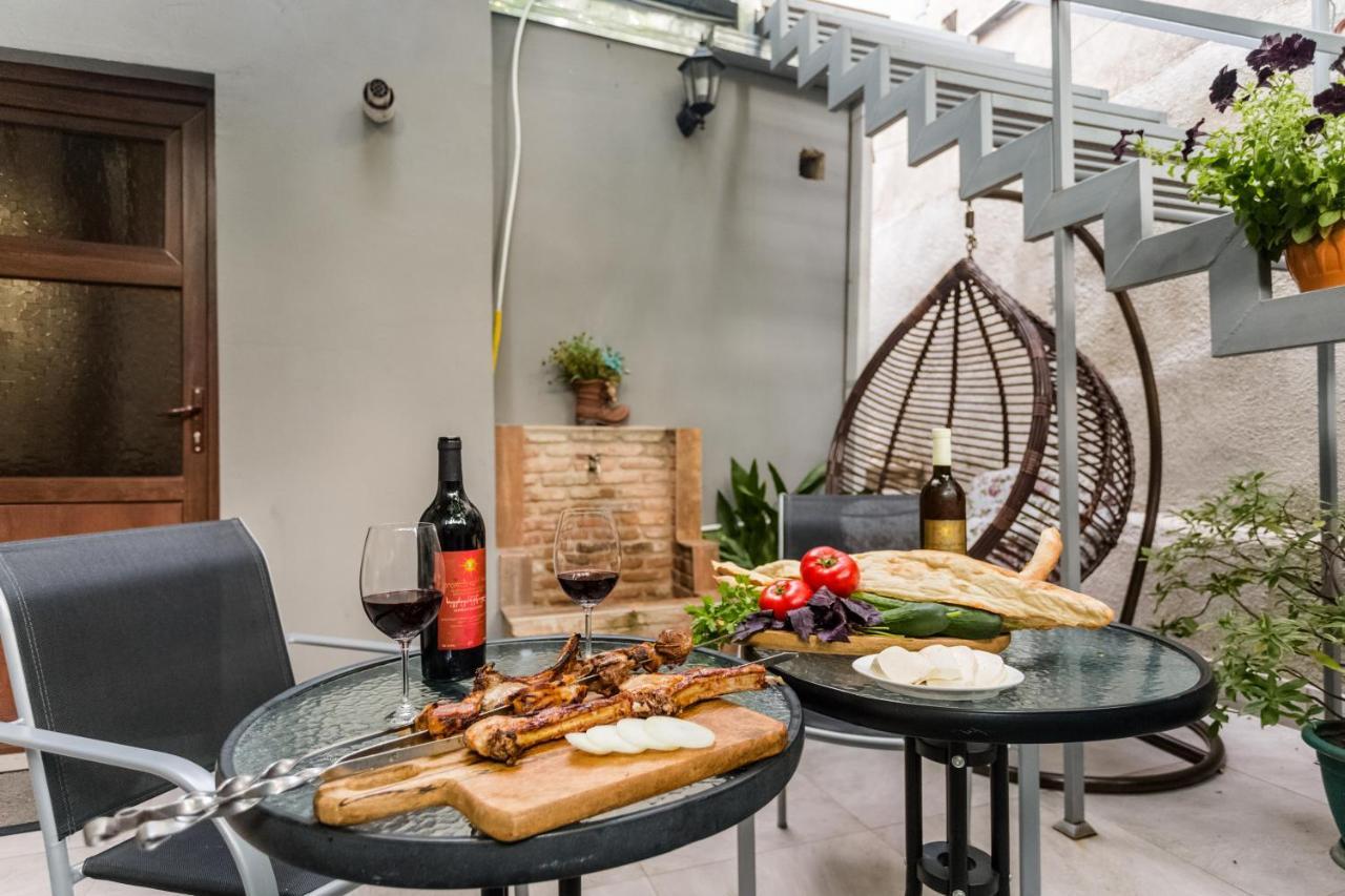 Rustaveli Two Bedroom Apartment With 5 Star Location Tbilisi Luaran gambar